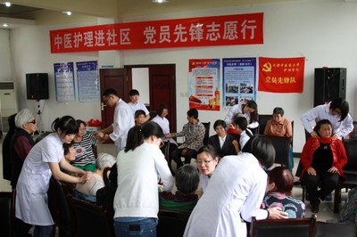 中医健康进社区 护理学院“两学一做”服务基地在温江成立